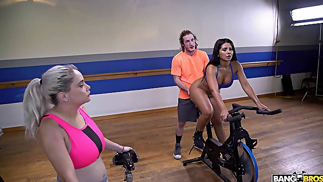 Monica Amatoriale, Scopata Mentre Lavora, Palestra Culo, Realta Pov