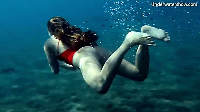 Prurient lady-love - watersports xxx - Underwater Show