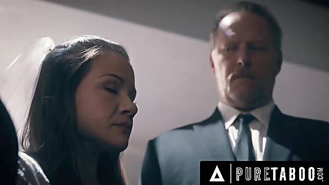 Dainty Alison Rey and Reagan Foxxs double blowjob smut