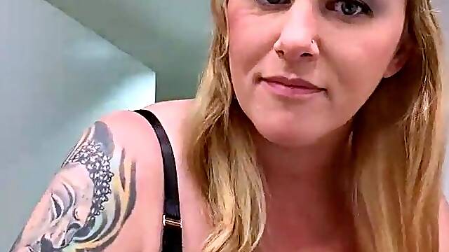 Amateur wild chick solo masturbation