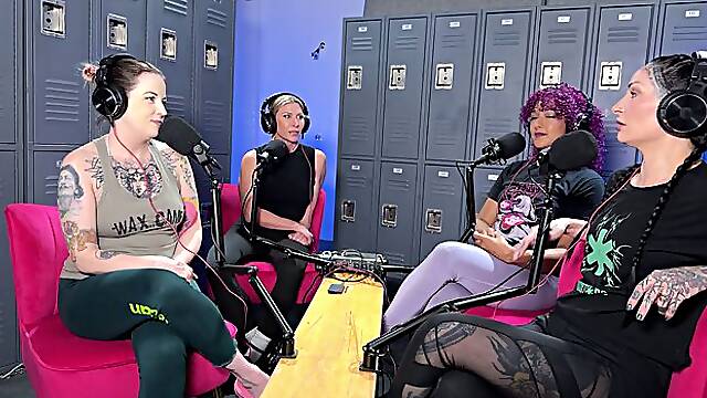 Watch easy-on-the-eyes Ariel X and Lady Lazaruss video