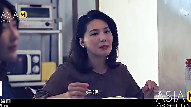 Madura Y Jovenes, Nalgadas Chinas