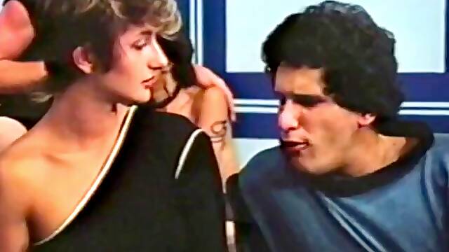 Vintage porn star Lysa Thatcher gives blowjob in a foursome