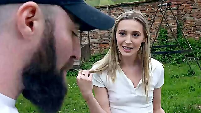 Viktoria Benzs Outdoor Cunt Worshipping Session