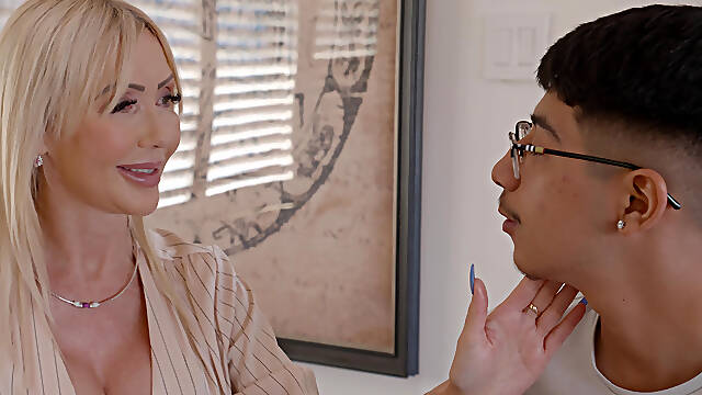Curvy mature Victoria Lobov teaches a virgin about sex