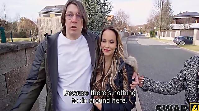 Banged A Girl With Large Breasts In A Threesome While Her Boyfriend Was Taking A Shower 19 Min