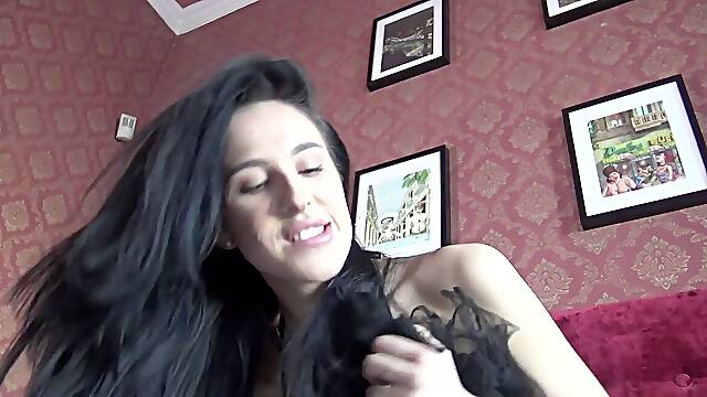 Princess Nikki Takes Control as Her Sub Delights in Facesitting Pleasure