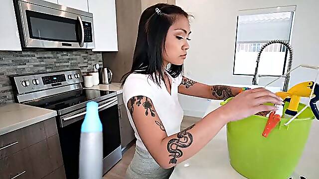 Yumi Sin Cleans and Fucks