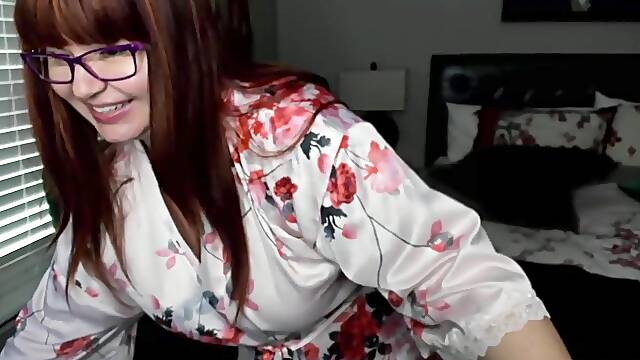 Nerd red head chubby milf teasing her big boobs