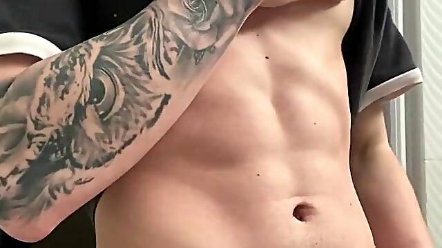 Abs perfecto y polla gruesa