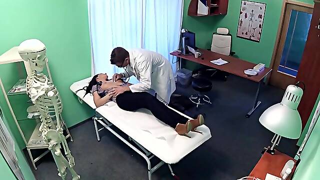 Come On Doc, Give Me U THICK Creamy Load on my FACE - Fake Hospital
