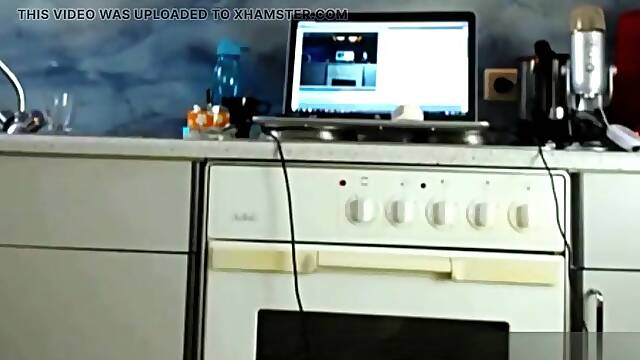 Wicked Butt Tease: See Sexydea Shake and Disclose It All!