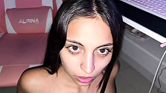 Gamer girl is very bad at games but very good at giving blowjobs