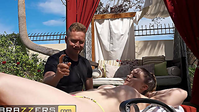 Big Titty Sunbather Codi Vore Brazzers
