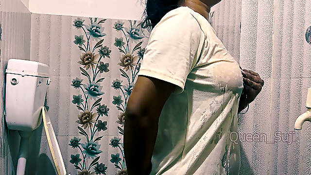 Suji Bhavi having sex in the bathroom