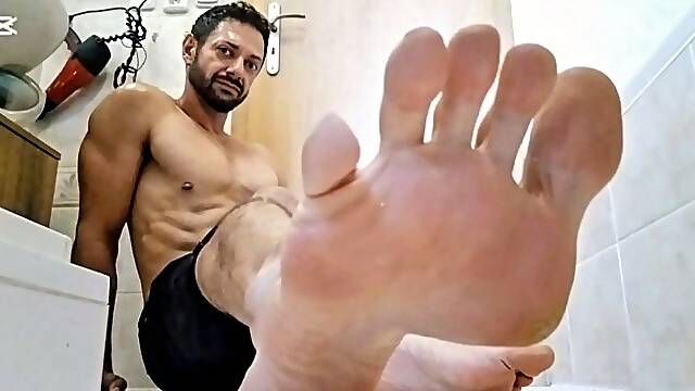Bare Feet Tease – Socks Off & Rough Solo Show (5:00 min)
