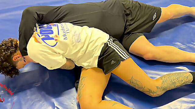 Kourtneyinked Wrestles Pathetic Guy