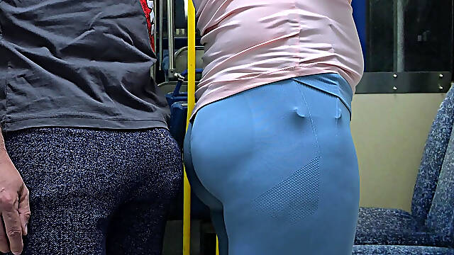 Almost Seen by Bus Driver When Stranger Girl Give Me a Handjob