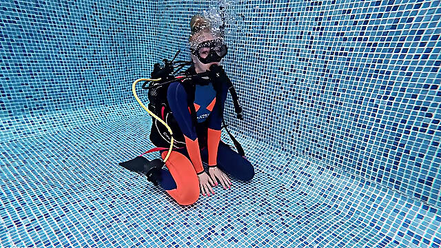 Scuba Retreat Day 2 - Secret Pussy Vibe During Lesson