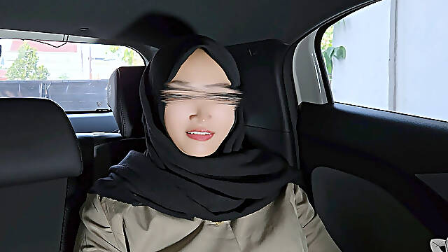 Muslim Hijabi Government Whore Sucks Superior Balls Dry in the Car for Head Office Placement - Minokiiko