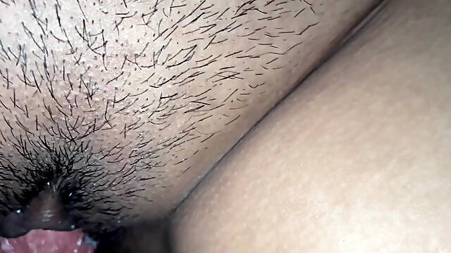 Sperm Comes Out in the Pussy of the Beautiful Stepmother Who Is Fucked by Her Stepbrother-in-law Until the Crot in the Pussy